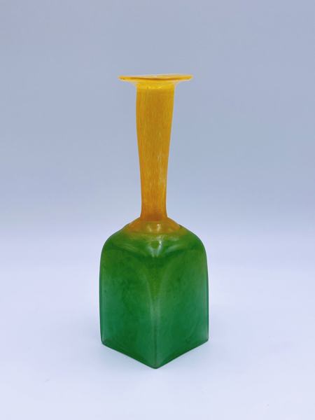 Vase i kunstglass