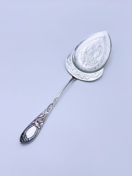 830S-dragestil sølv fiskespade. L 25 cm