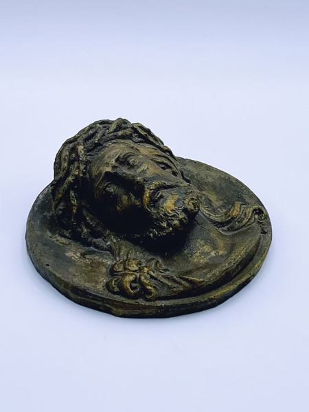 Veggplatte med relieff Jesus dekor