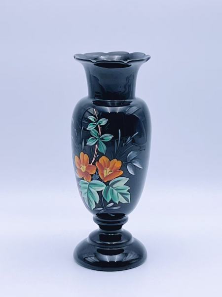 18/1900t Vase med blomsterdekor