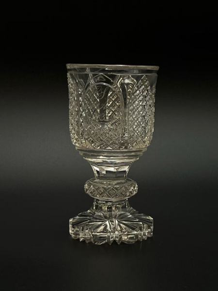 Datert 1833 Rikt slepent Pokal i glass