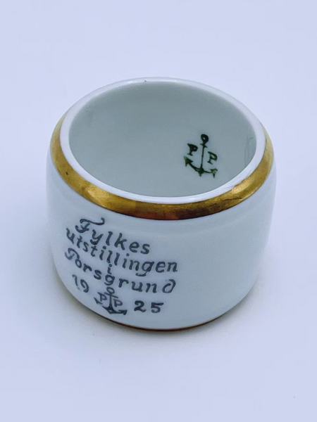 PP-Datert 1925 serviettring med inskripsjon