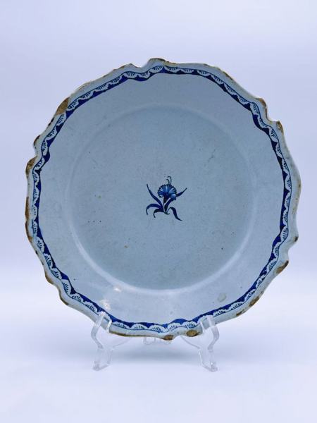 1700t Tallerken i fajanse, håndmalt