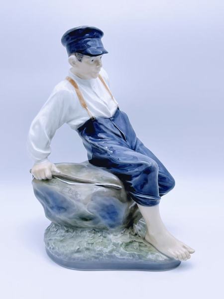 Royal Copenhagen Figur Nr. 1659 "Vogterdreng på Sten"
