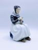 Royal Copenhagen Nr. 1317 figurinne "Amager Woman" 