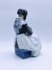 Royal Copenhagen Nr. 1317 figurinne "Amager Woman" 