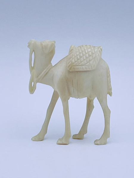H.5.5cm "Kamel" i elfenben  