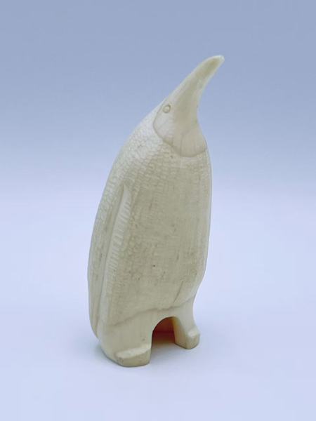 Pingvinfigur i hvaltann 