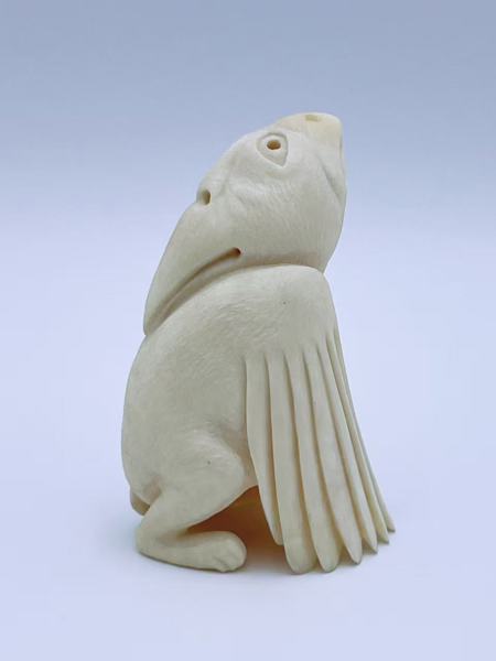 Hvaltann "Pelikan" skulptur