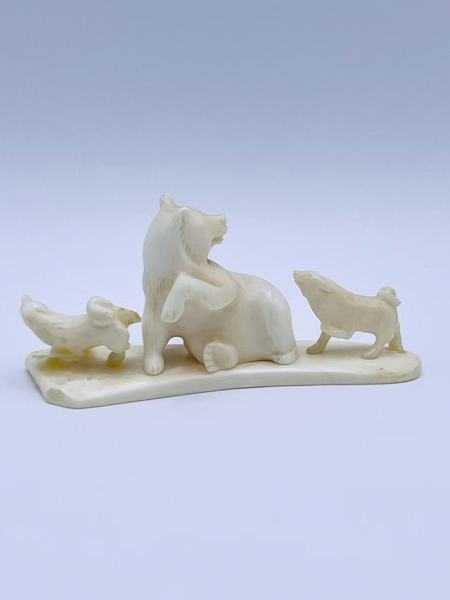 Hvaltann Figurgruppe "bjørn med jakthund"