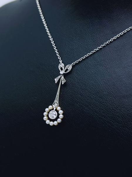 Gull anheng med perler og diamant 