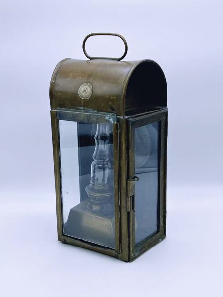 18/1900t Lanterne i messing 