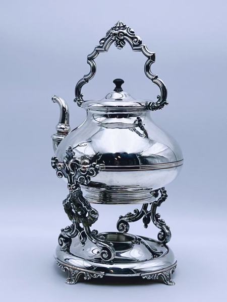 18/1900t Samovar / Tekanne med stativ i sølvplett 