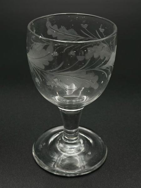 1800t Gjøvik Vinglass med Eikeløv