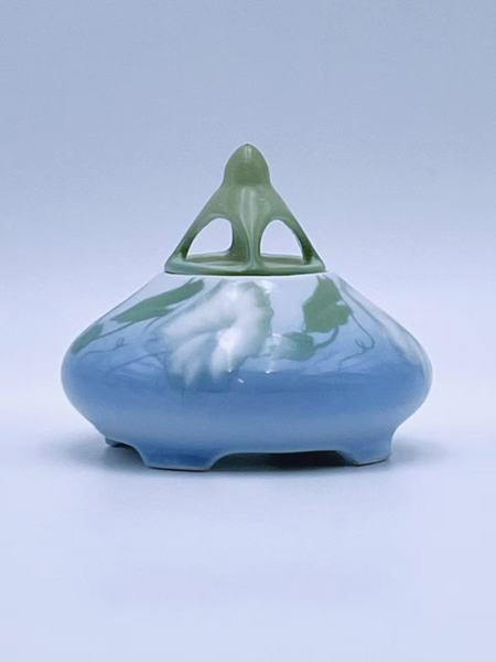 PP-1800t Modell 1683 Jugend Stil Dåse med Lokk. 