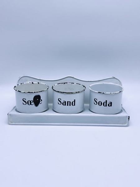 Emalje "Sæpe, Sand og Soda" med stativ.