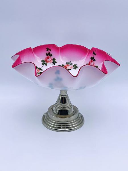 18/1900t Stettefat i rosa glass med håndmalt emalje dekor.   