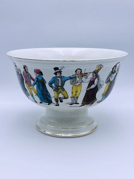 Egersund Stetbolle "Dansende par i nasjonaldrakter."