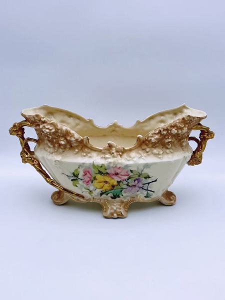 18/1900t Jardinere med blomsterdekor