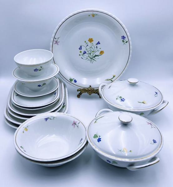 PP-Middagsservise Antall 61 deler.