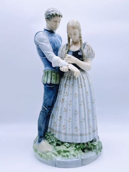 H. 48cm Royal Copenhagen "Knight & Maiden" figur, Nr. 3171