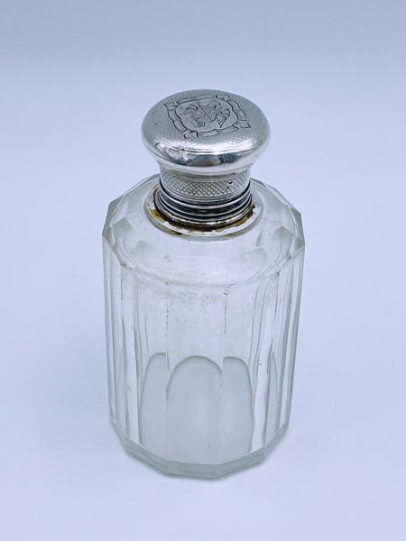 18/1900t Flaske med sølvlokk