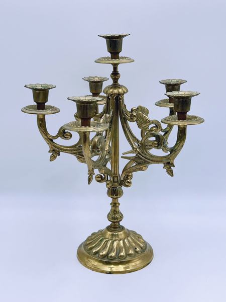 6 armet kandelaber i messing. 