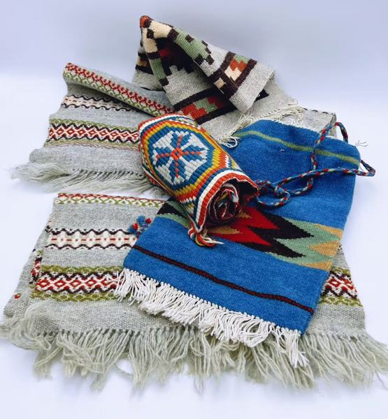 Lot med div. håndvevd tekstil