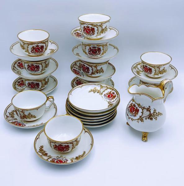 1800t Kaffe-Servise med Håndmalt Våpenskjold