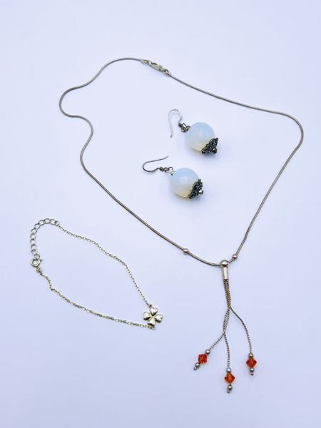 Ørepynt, kjede og armbånd i sølv