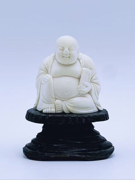 Buddhafigur i elfenben