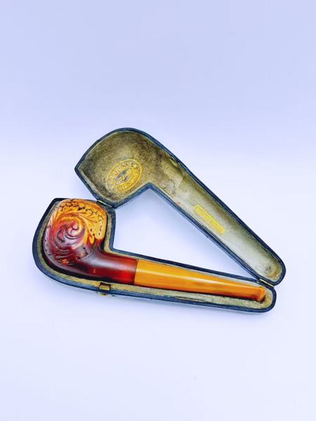 Pipe-LARSEN Merskumpipe rikt skåret i akantusranker mønster 