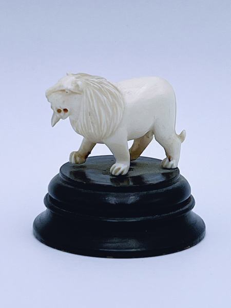 Elfenben Figur "Løve"