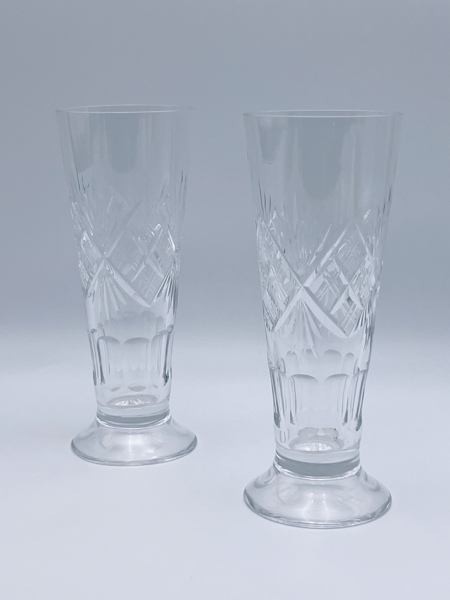 2 Seltersglass med riktslepent dekor 