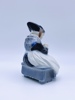 Royal Copenhagen Nr. 1314 figurinne "Amager Girl"