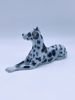Royal Copenhagen liggende hund Nr. 1679 