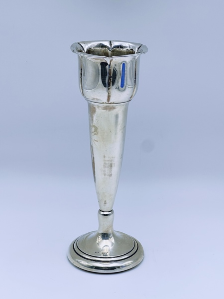 830s -Vase i sølv