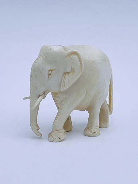 H. 4.5cm Elfenben Figur "Elefant"