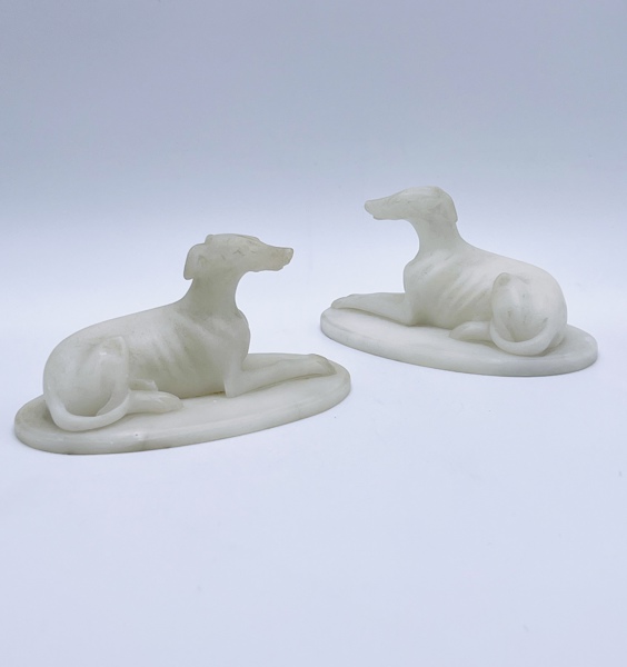 18/1900t Alabast Figur "Greyhound Hund" 