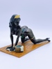 Bronse Erotisk Skulptur "Dame på kne som vasker"