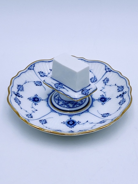 1800t Royal Copenhangen Musselmalt Fyrstikkholder 